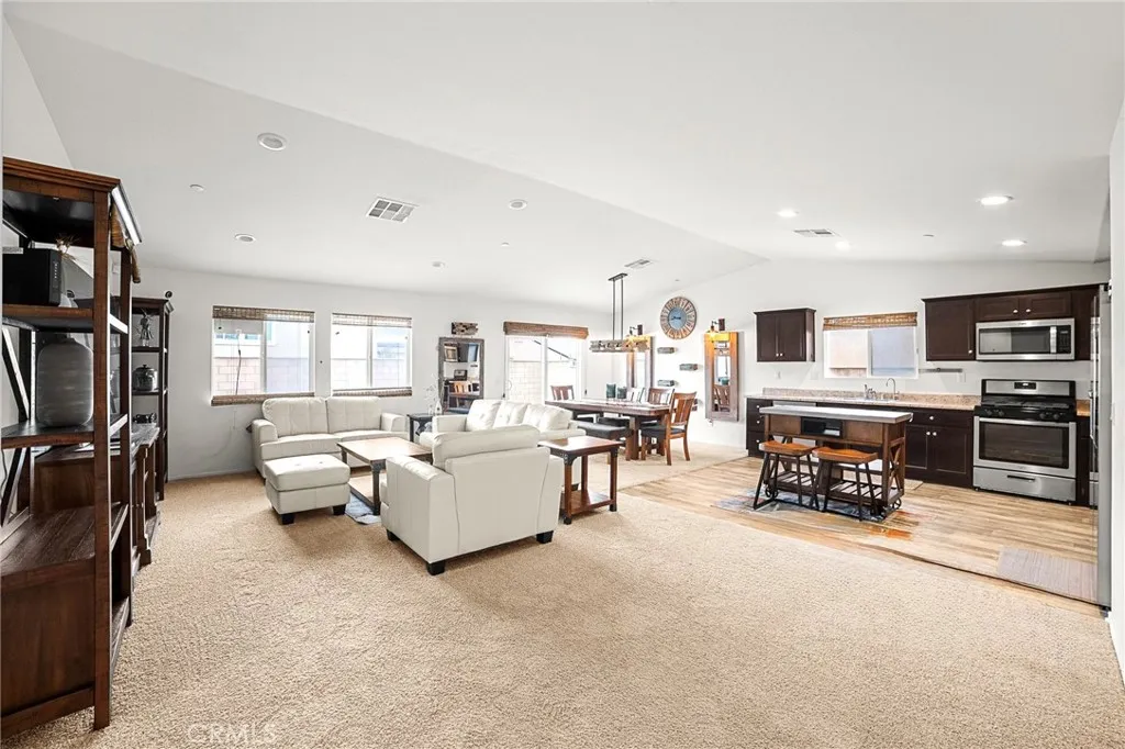 11750 Flushing St, Victorville, California 92392 home-pic-2