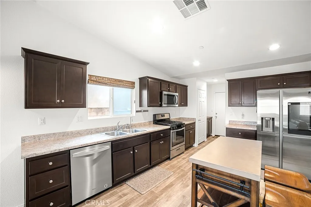 11750 Flushing St, Victorville, California 92392 home-pic-4