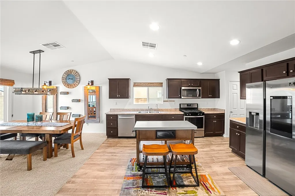 11750 Flushing St, Victorville, California 92392 home-pic-1