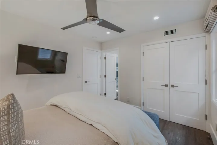 317 E Bay Front, Newport Beach, California 92662