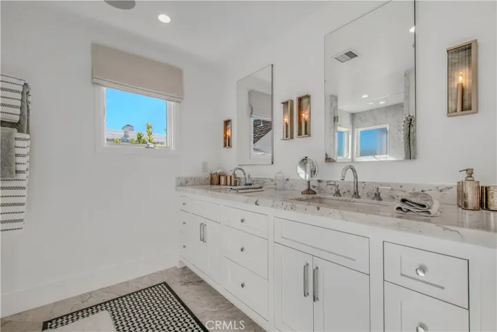 317 E Bay Front, Newport Beach, California 92662