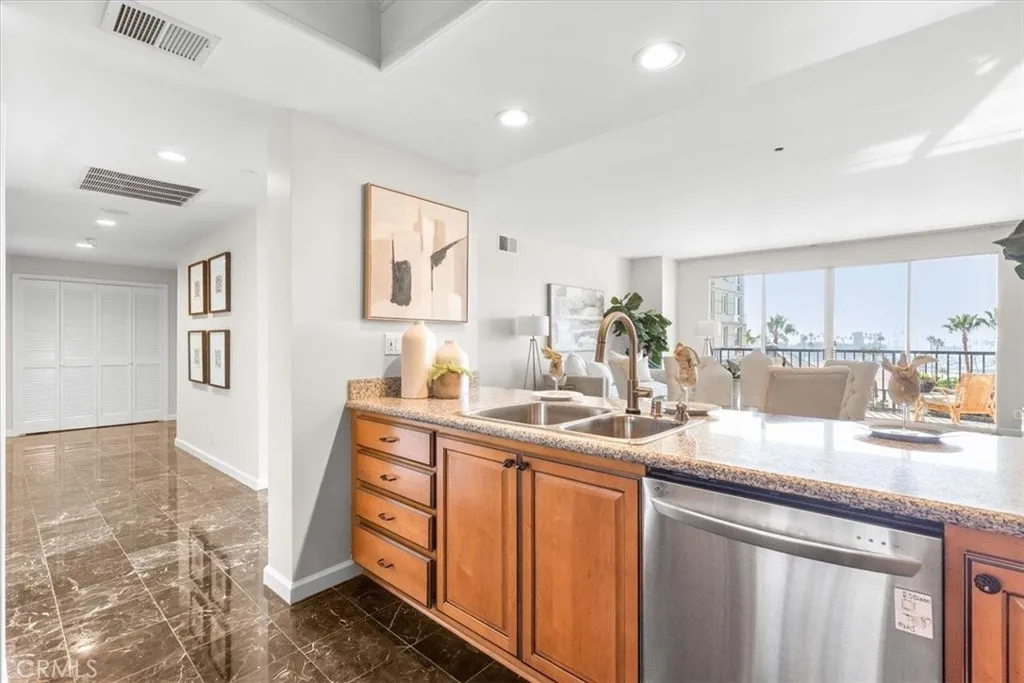 850 E Ocean Boulevard 209, Long Beach, California 90802 home-pic-2