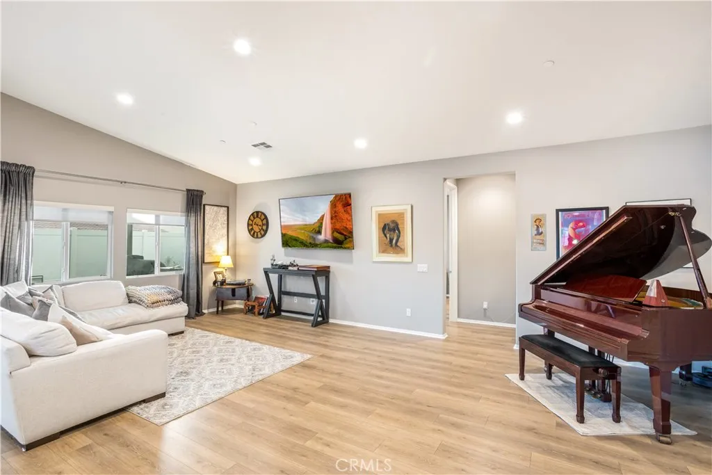 29723 Western Front, Menifee, California 92584 home-pic-6