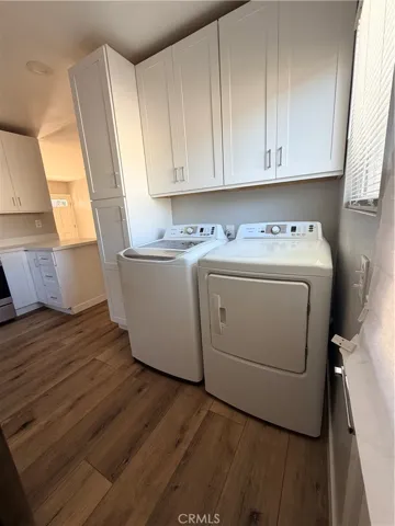 Laundry room, comes with washer/dryer