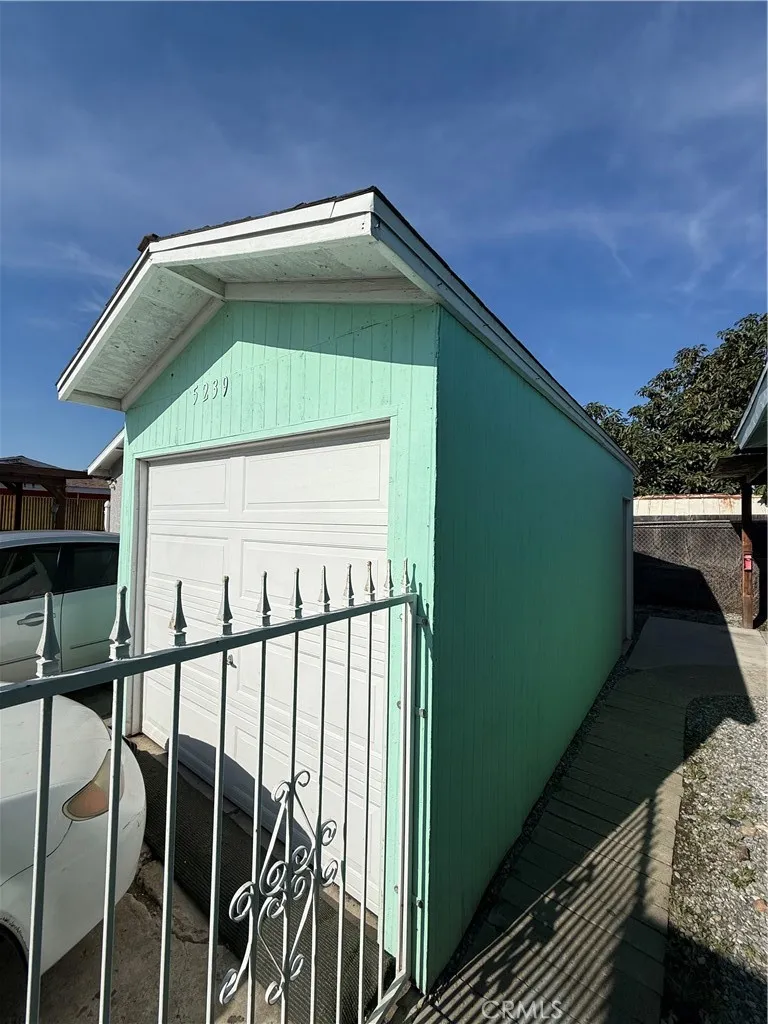 5239 Fostoria Street, Cudahy, California 90201 home-pic-3