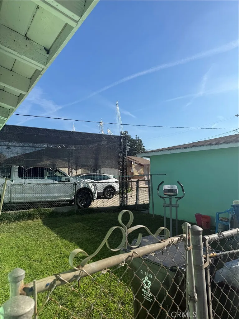 5239 Fostoria Street, Cudahy, California 90201 home-pic-2