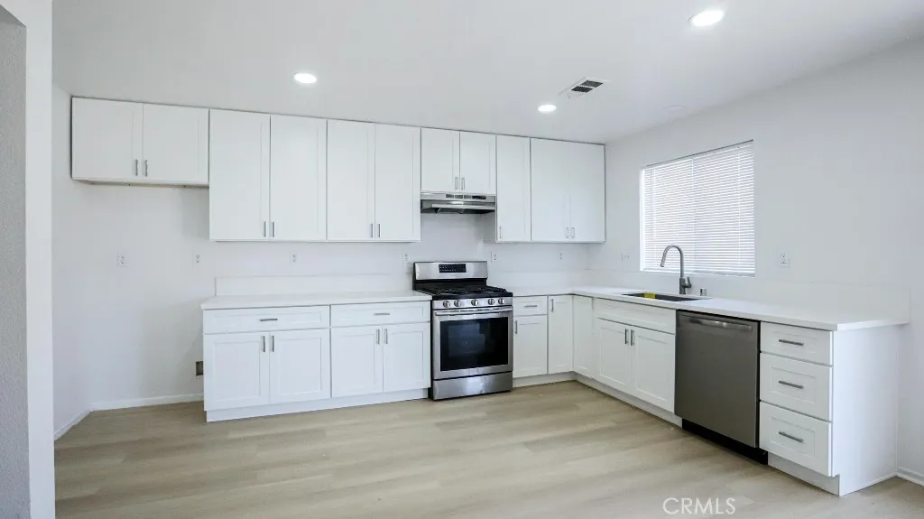 9476 Plum Court, Hesperia, California 92345 home-pic-10
