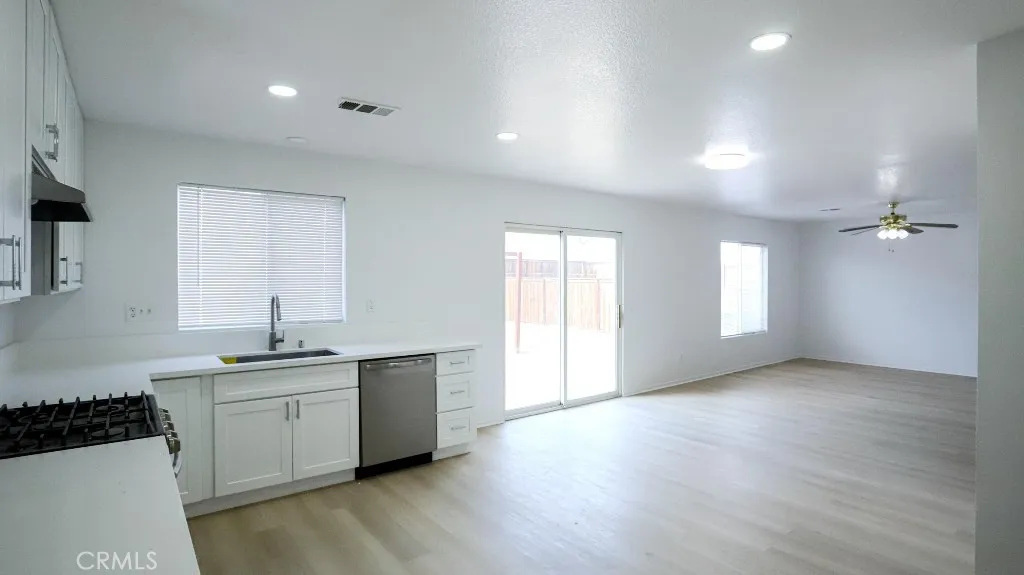 9476 Plum Court, Hesperia, California 92345 home-pic-11