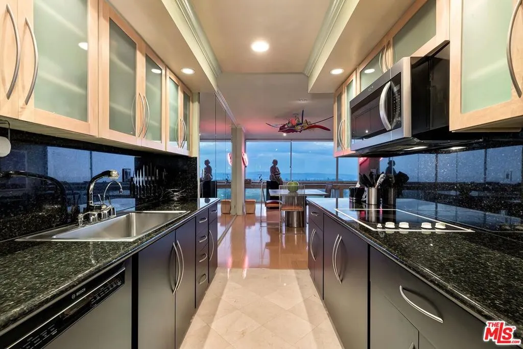 2220 Avenue Of The Stars 1706, Los Angeles, California 90067 home-pic-4