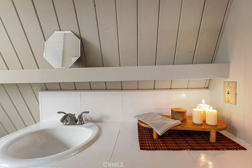 989 Calanda, Crestline, California 92325 home-pic-17