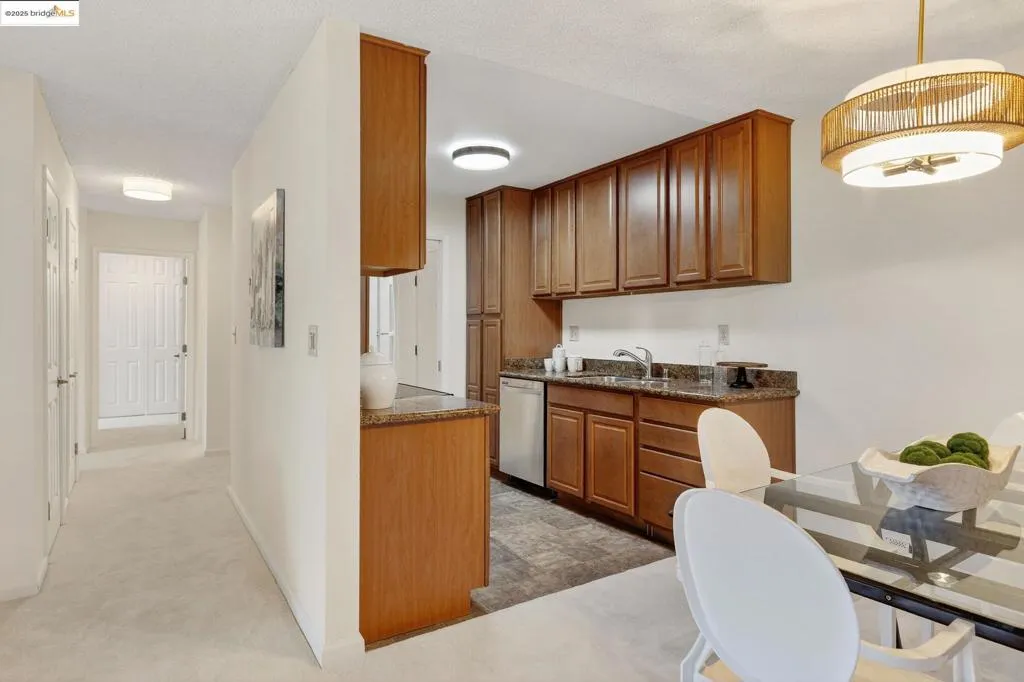 1311 Webster St E316, Alameda, California 94501 home-pic-16