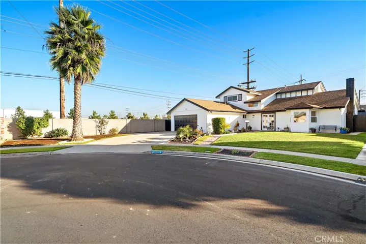 10484 Teal Circle, Fountain Valley, California 92708