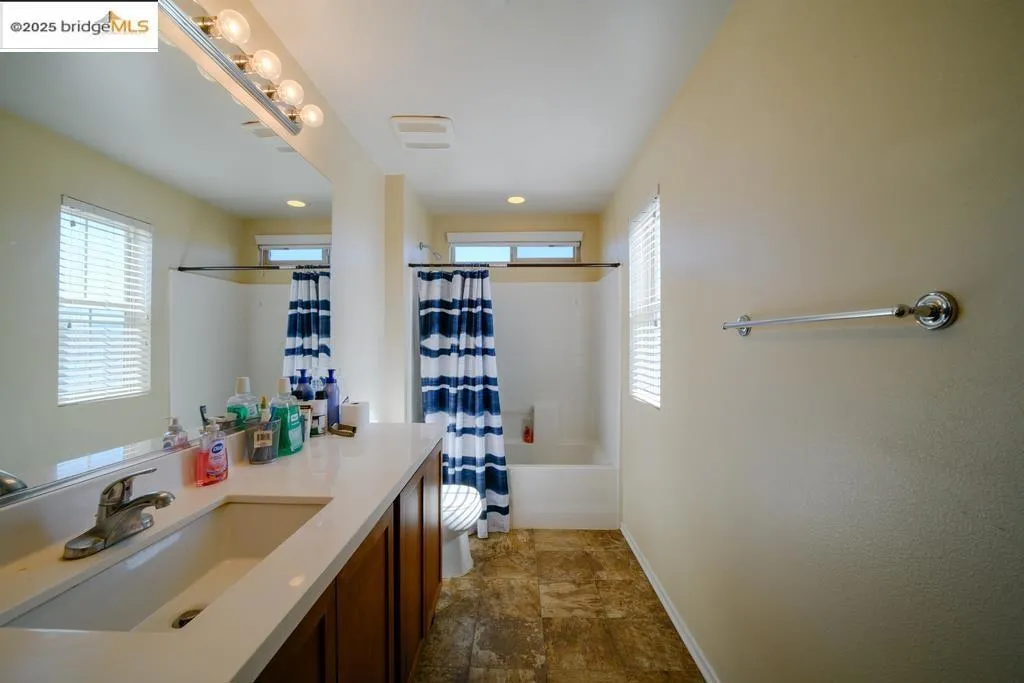 1350 Mistletoe Dr, Beaumont, California 92223 home-pic-22