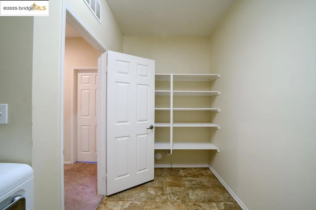 1350 Mistletoe Dr, Beaumont, California 92223 home-pic-8