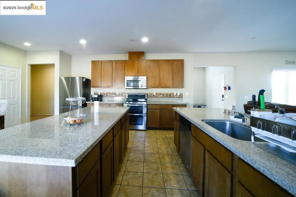 1350 Mistletoe Dr, Beaumont, California 92223 home-pic-7