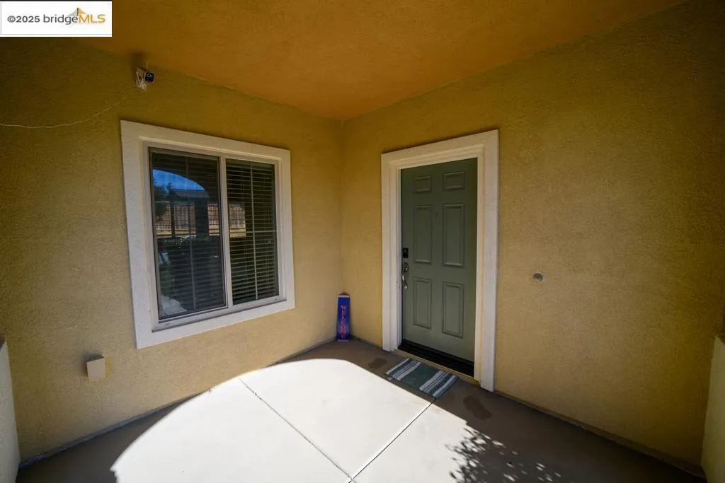 1350 Mistletoe Dr, Beaumont, California 92223 home-pic-24