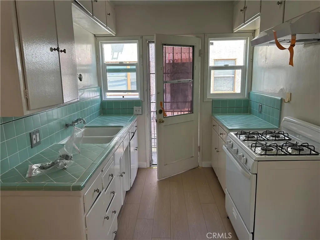 15616 S Manhattan Place, Gardena, California 90249 home-pic-24