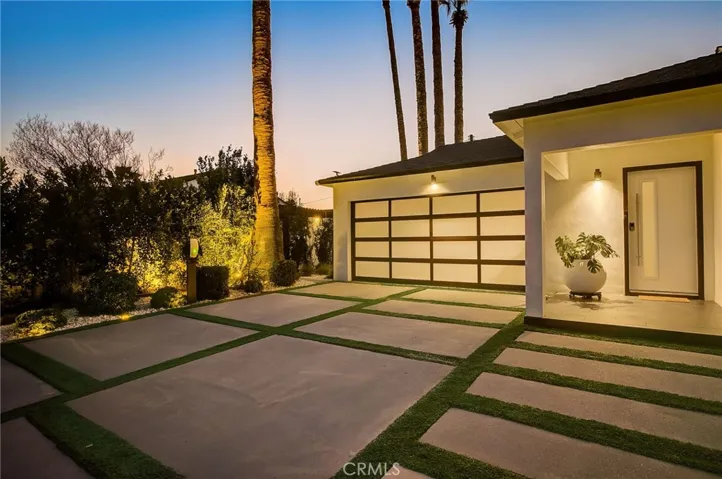 8161 Encino Avenue, Northridge, California 91325