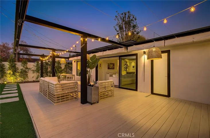 8161 Encino Avenue, Northridge, California 91325