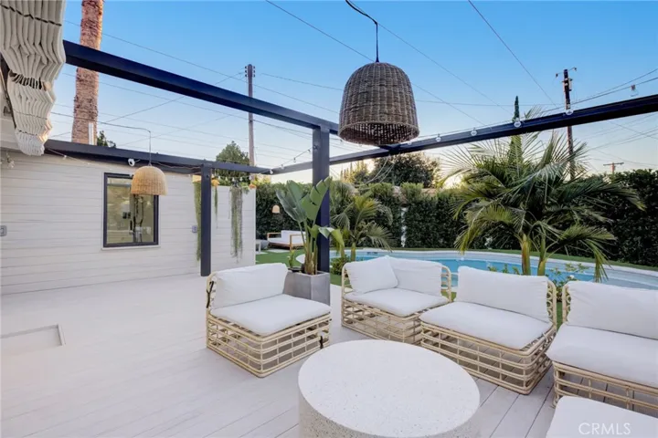 8161 Encino Avenue, Northridge, California 91325