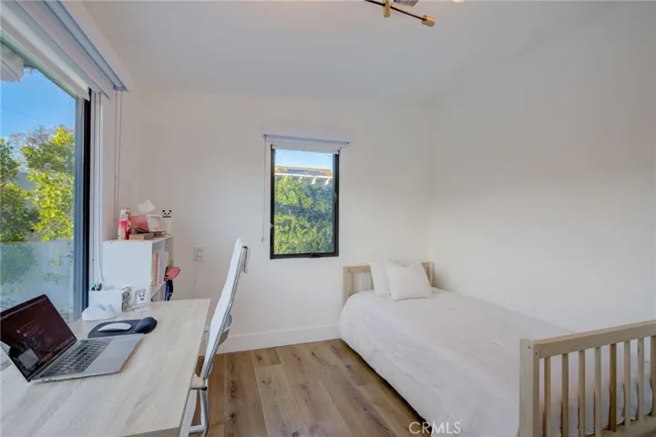 8161 Encino Avenue, Northridge, California 91325