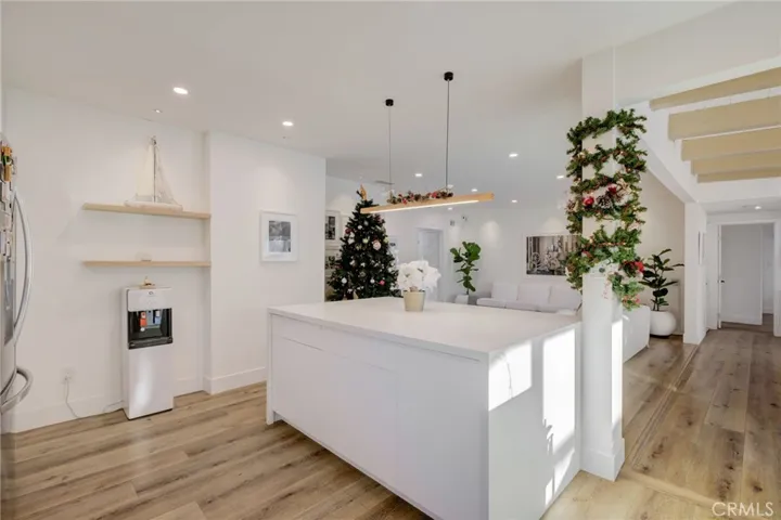 8161 Encino Avenue, Northridge, California 91325
