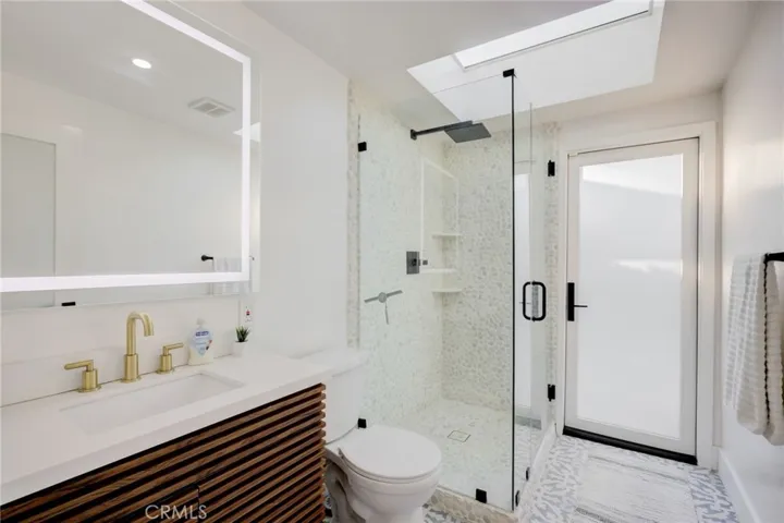 8161 Encino Avenue, Northridge, California 91325