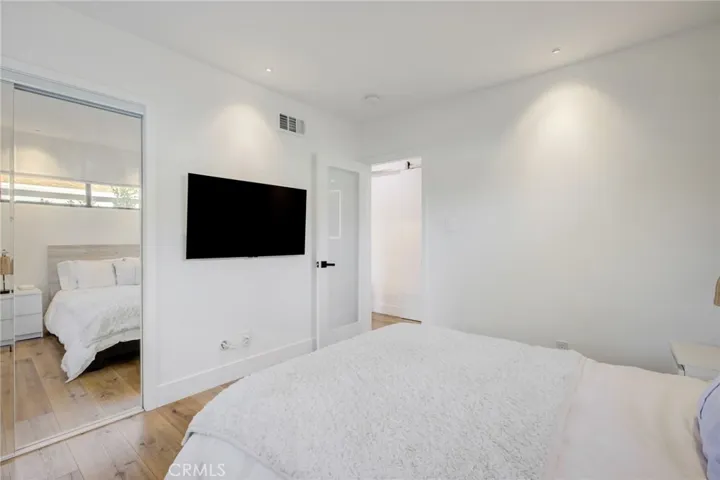 8161 Encino Avenue, Northridge, California 91325
