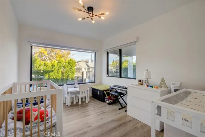 8161 Encino Avenue, Northridge, California 91325
