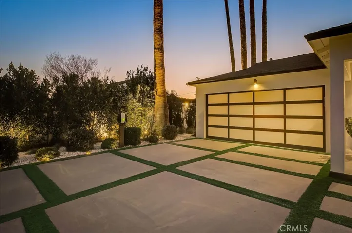 8161 Encino Avenue, Northridge, California 91325