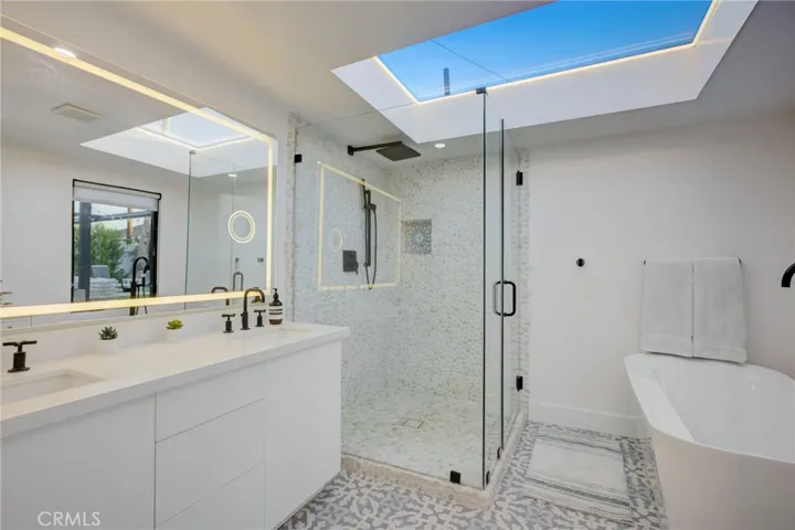 8161 Encino Avenue, Northridge, California 91325