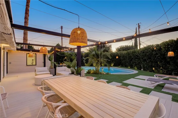 8161 Encino Avenue, Northridge, California 91325