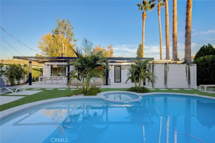 8161 Encino Avenue, Northridge, California 91325