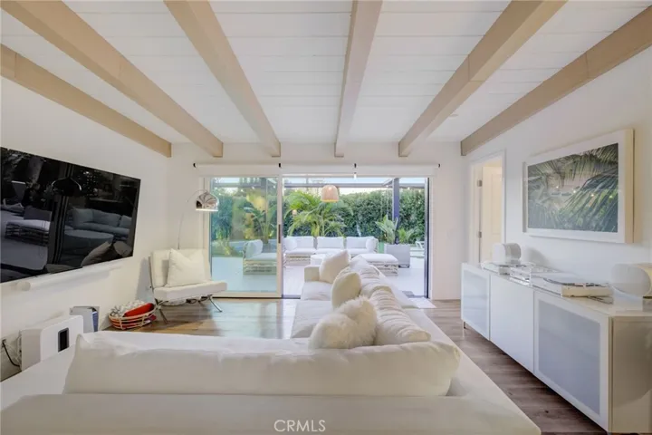8161 Encino Avenue, Northridge, California 91325