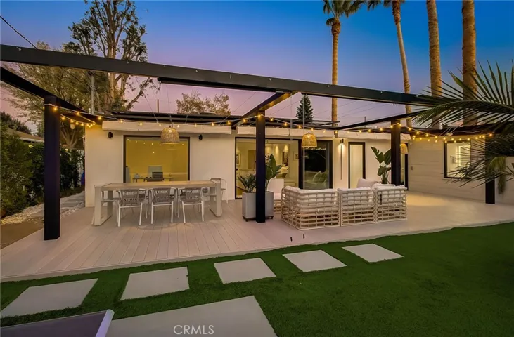 8161 Encino Avenue, Northridge, California 91325