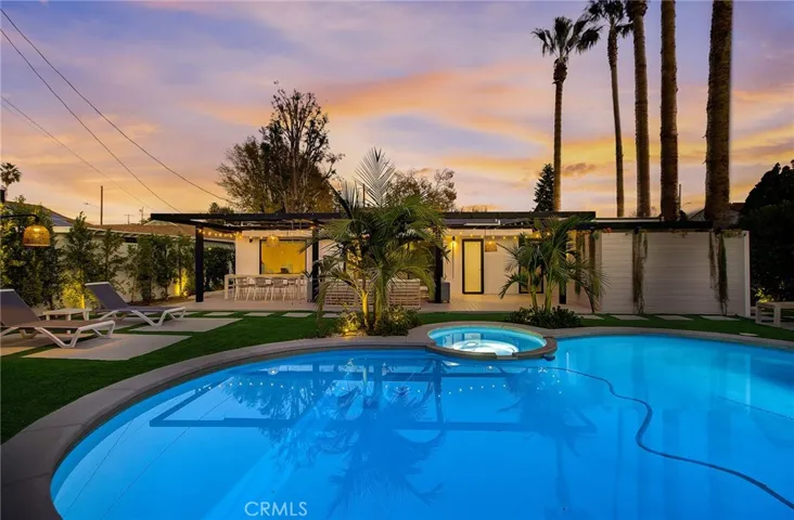 8161 Encino Avenue, Northridge, California 91325