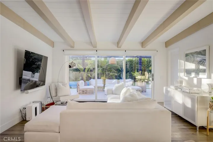 8161 Encino Avenue, Northridge, California 91325