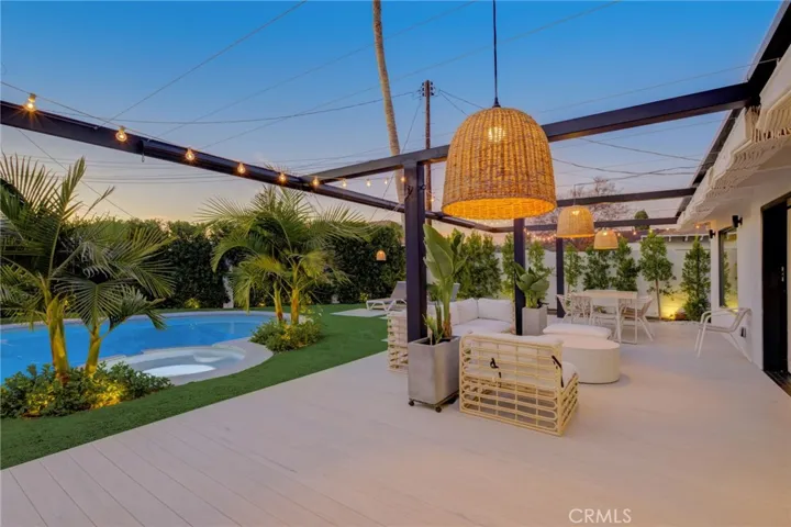 8161 Encino Avenue, Northridge, California 91325