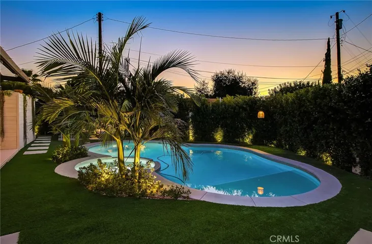 8161 Encino Avenue, Northridge, California 91325