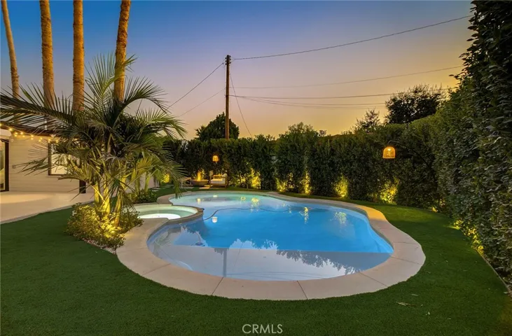 8161 Encino Avenue, Northridge, California 91325