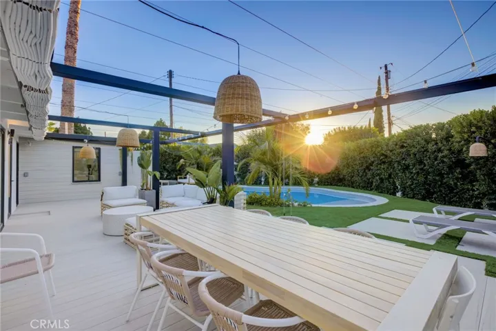 8161 Encino Avenue, Northridge, California 91325