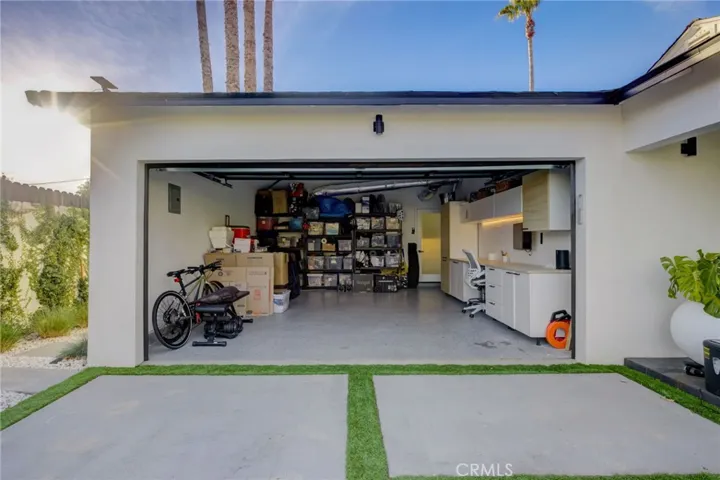 8161 Encino Avenue, Northridge, California 91325