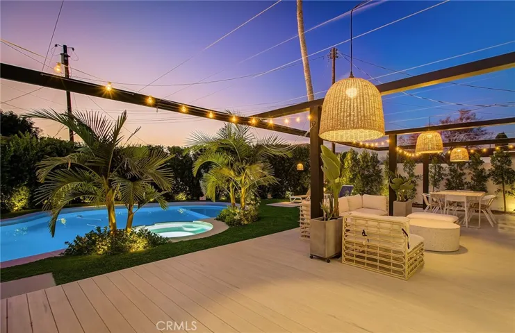 8161 Encino Avenue, Northridge, California 91325