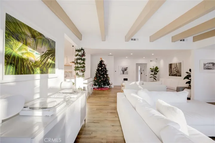 8161 Encino Avenue, Northridge, California 91325