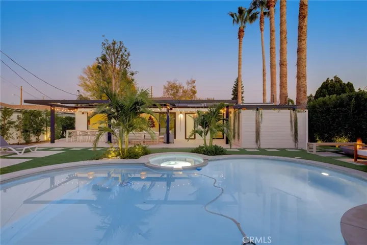 8161 Encino Avenue, Northridge, California 91325