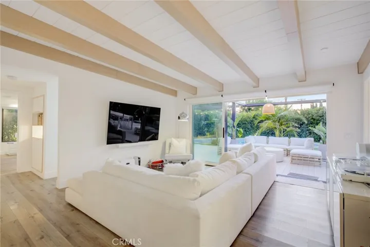 8161 Encino Avenue, Northridge, California 91325