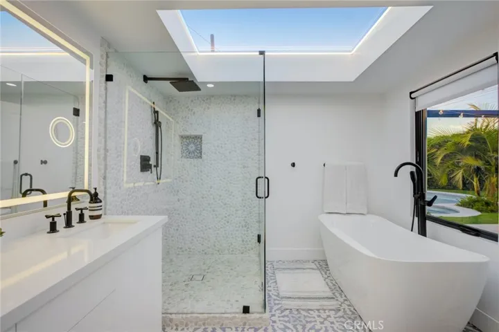 8161 Encino Avenue, Northridge, California 91325