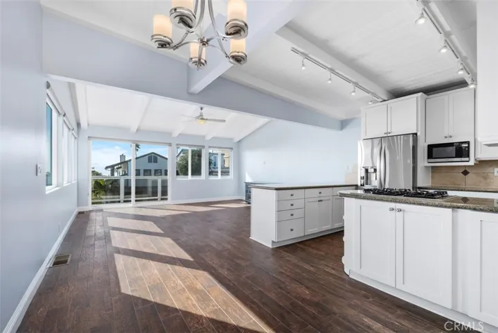 1070 Noria Street, Laguna Beach, California 92651