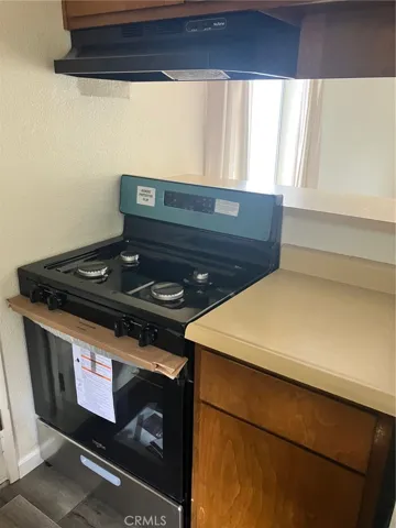 Suite A New Stove and Fan