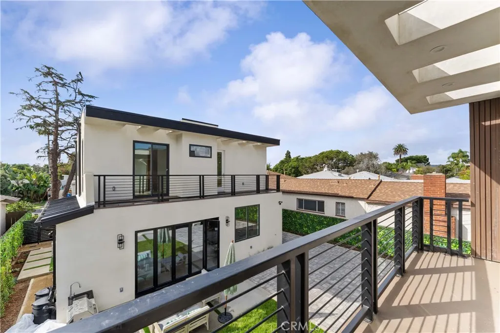 3932 S Minerva Avenue, Los Angeles, California 90066 home-pic-67